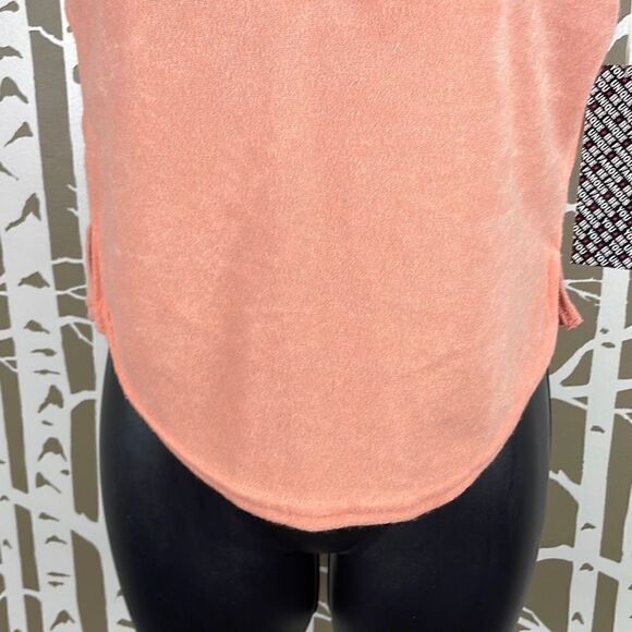 Almost Famous Peach Terrycloth Cropped Collared Shirt M NEW - Picture 9 of 9